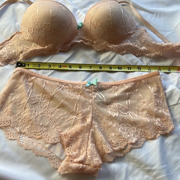 BRA & PANTIE Set 36C push-up pads/convertible straps/ lined pantie - Picture 2 of 9